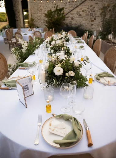 green and white head table